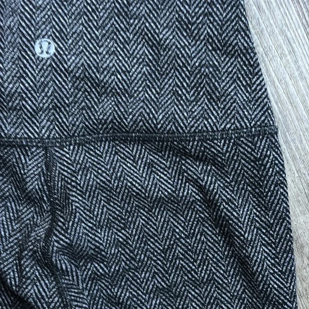 Lululemon leggings - Picture 3 of 4
